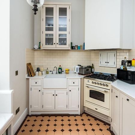 4 Bedroom House Up To 10 People At Heart Of Kensington And Chelsea London Exterior foto