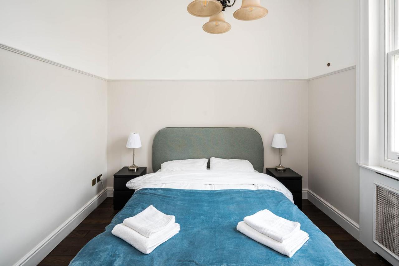 4 Bedroom House Up To 10 People At Heart Of Kensington And Chelsea London Exterior foto