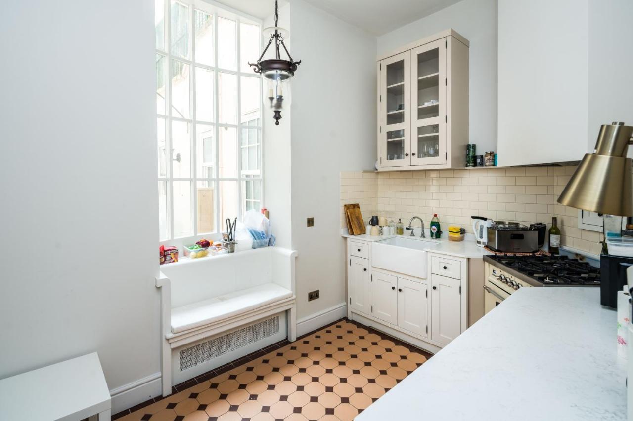 4 Bedroom House Up To 10 People At Heart Of Kensington And Chelsea London Exterior foto