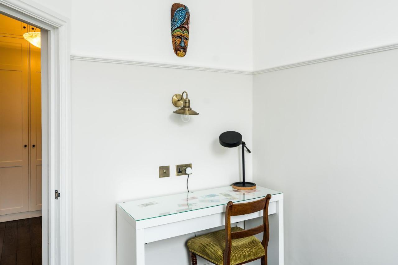 4 Bedroom House Up To 10 People At Heart Of Kensington And Chelsea London Exterior foto