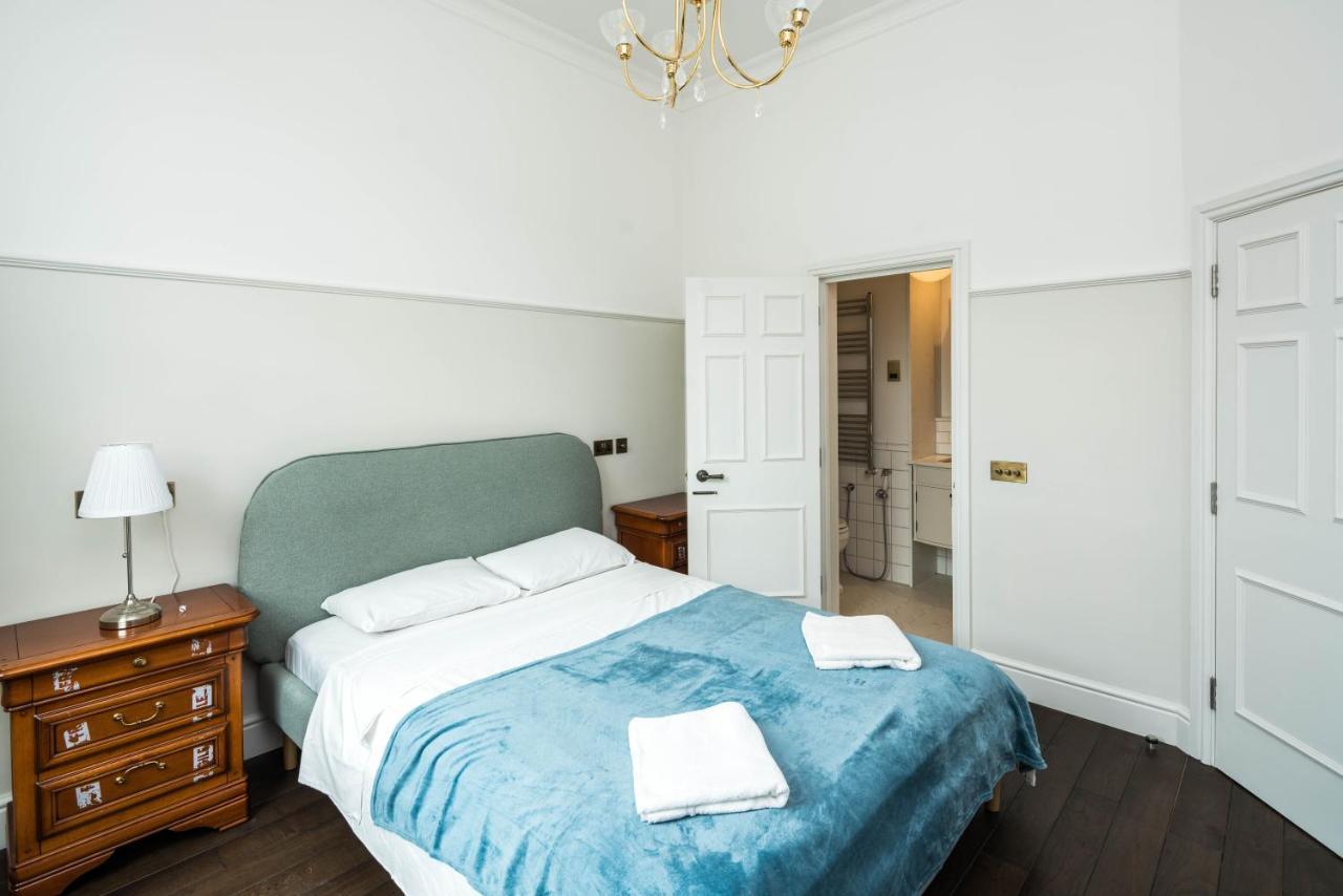 4 Bedroom House Up To 10 People At Heart Of Kensington And Chelsea London Exterior foto